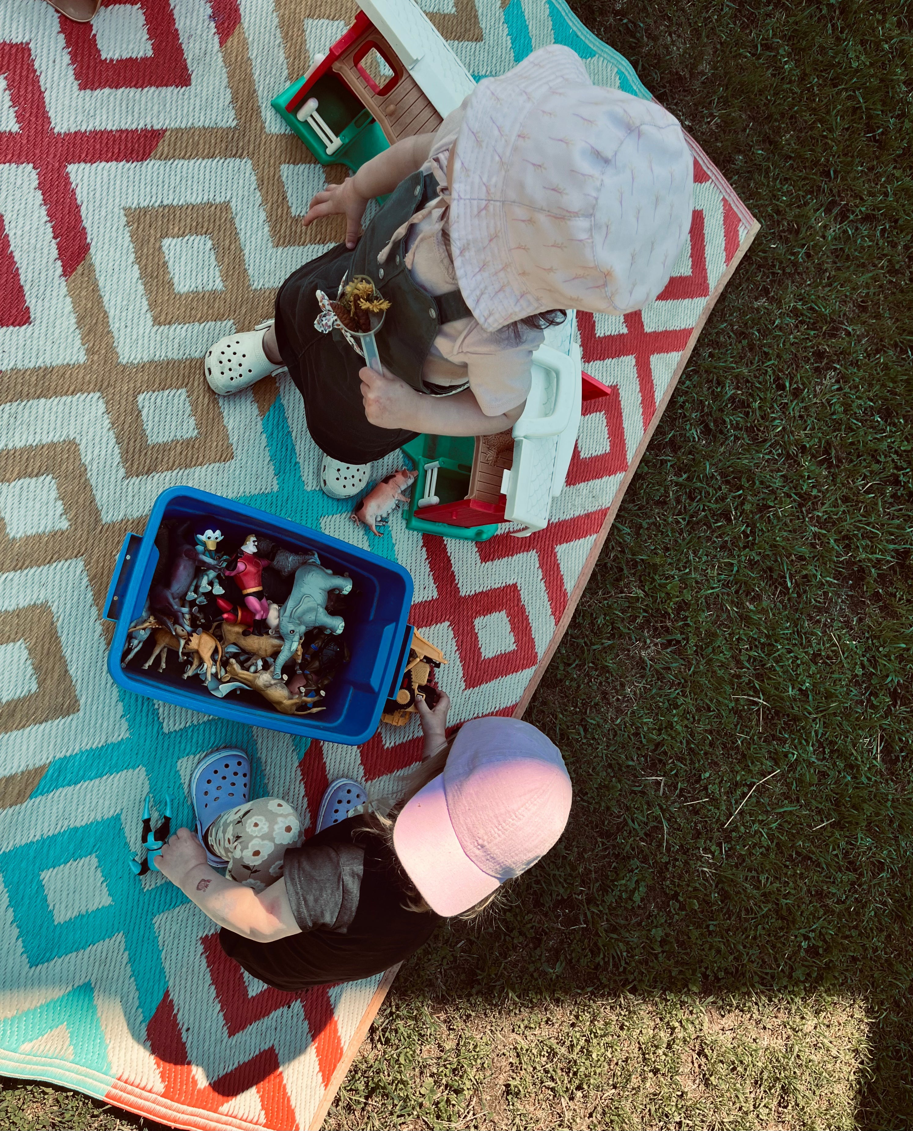 Le jeu libre à la maison : apprendre sans s’en rendre compte